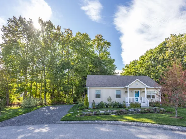 10 Glenfield Circle, Camden, ME 04843