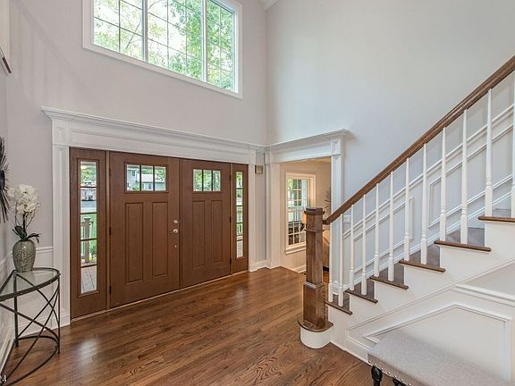 4th image of 17 Millstone Dr