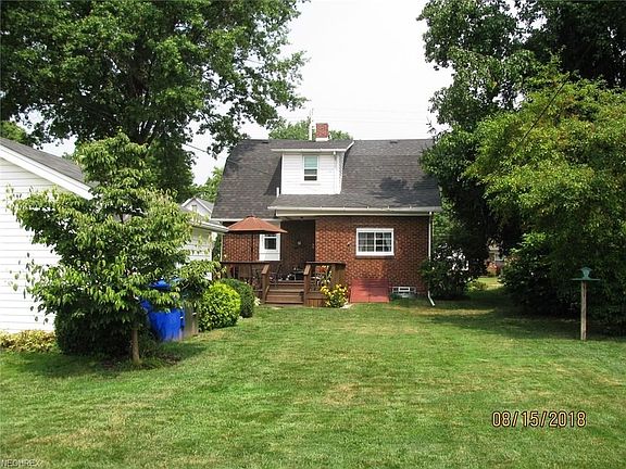4th image of 927 E 4th St