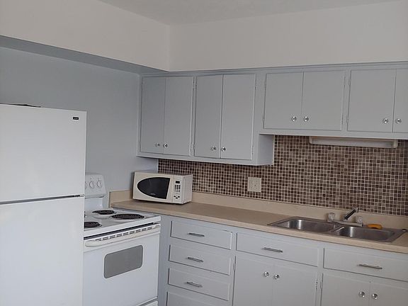 2nd image of 4911 Dickens Dr