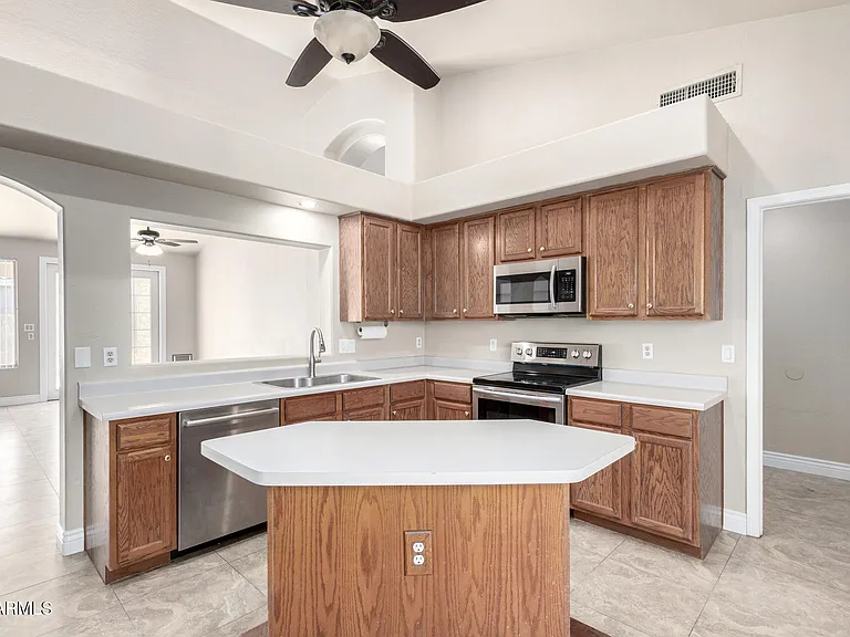 359 E Horseshoe Ave — Photo 14