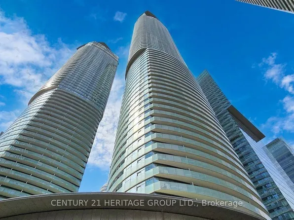 12 York St #5202, Toronto, ON M5J 0E4