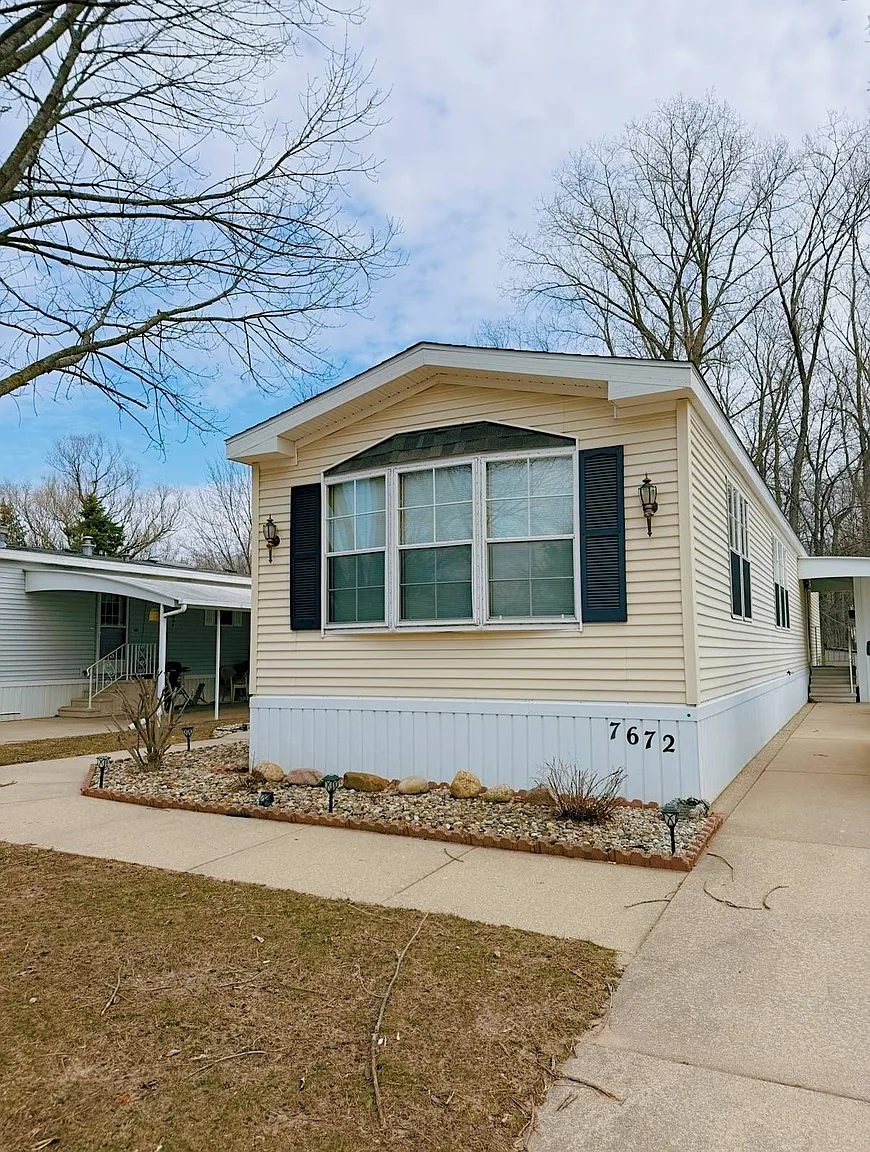 7672 Turtle Dove Dr SE photo 1