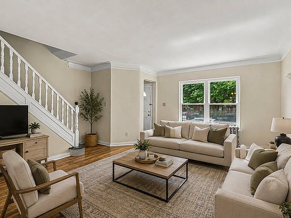 4th image of 2046 26th St
