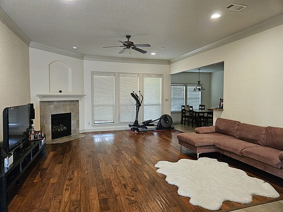 2nd image of 2426 Newark Cir