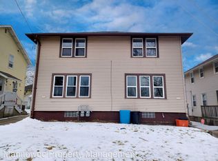 1208 S 17th St, Manitowoc, WI 54220