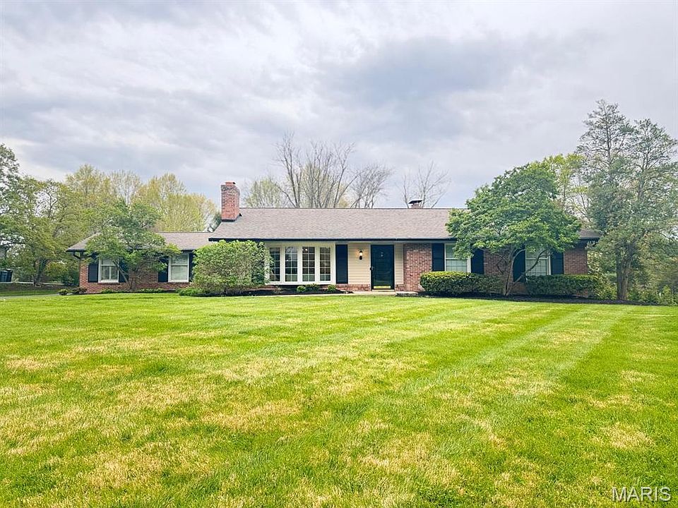 1st image of 13 Outer Ladue Dr