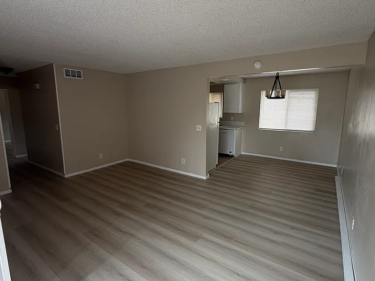 1602 E Fairfield Ct #4 — Photo 5