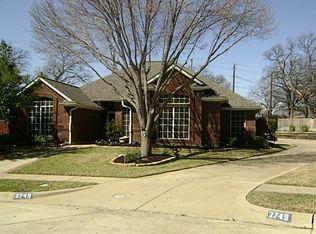 2749 Fox Glenn Ct, Hurst, TX 76054