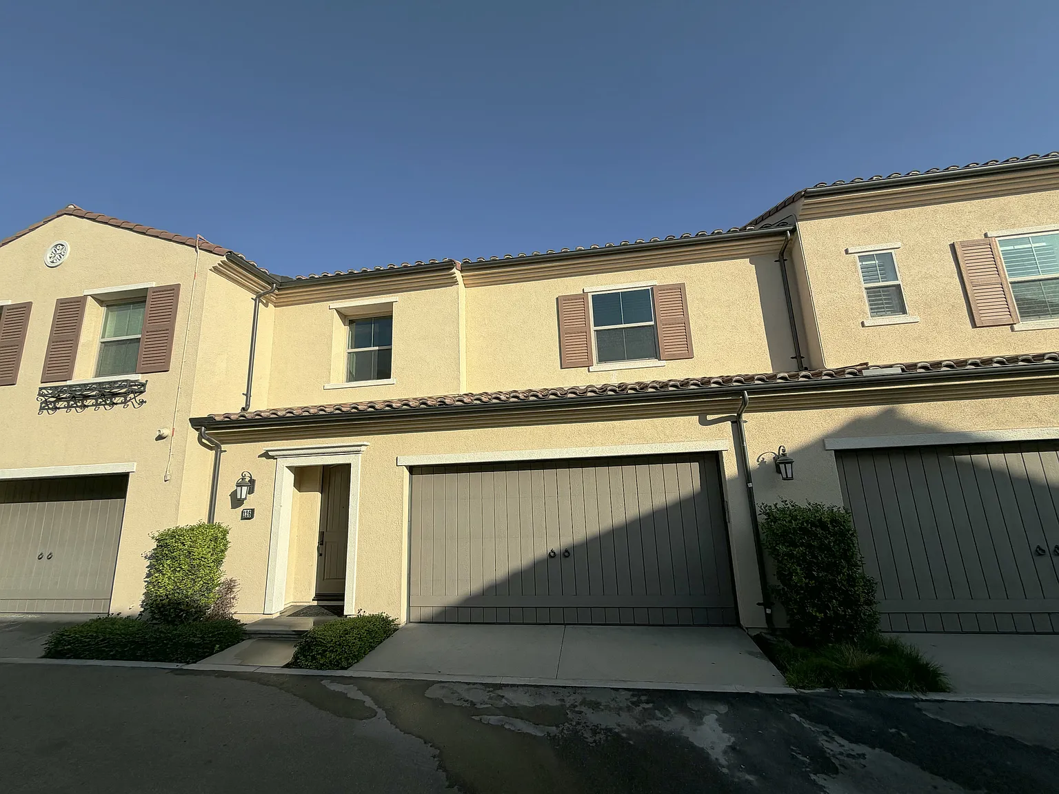 3 bed, 2.5 bath, 1598 sqft, $4,550 — Photo 3