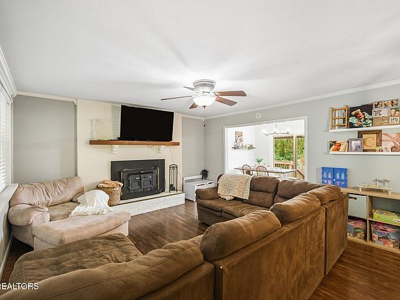 3rd image of 524 Highland View Dr