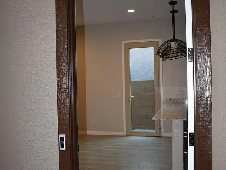 2530 W Huntington Dr #2 — Photo 4
