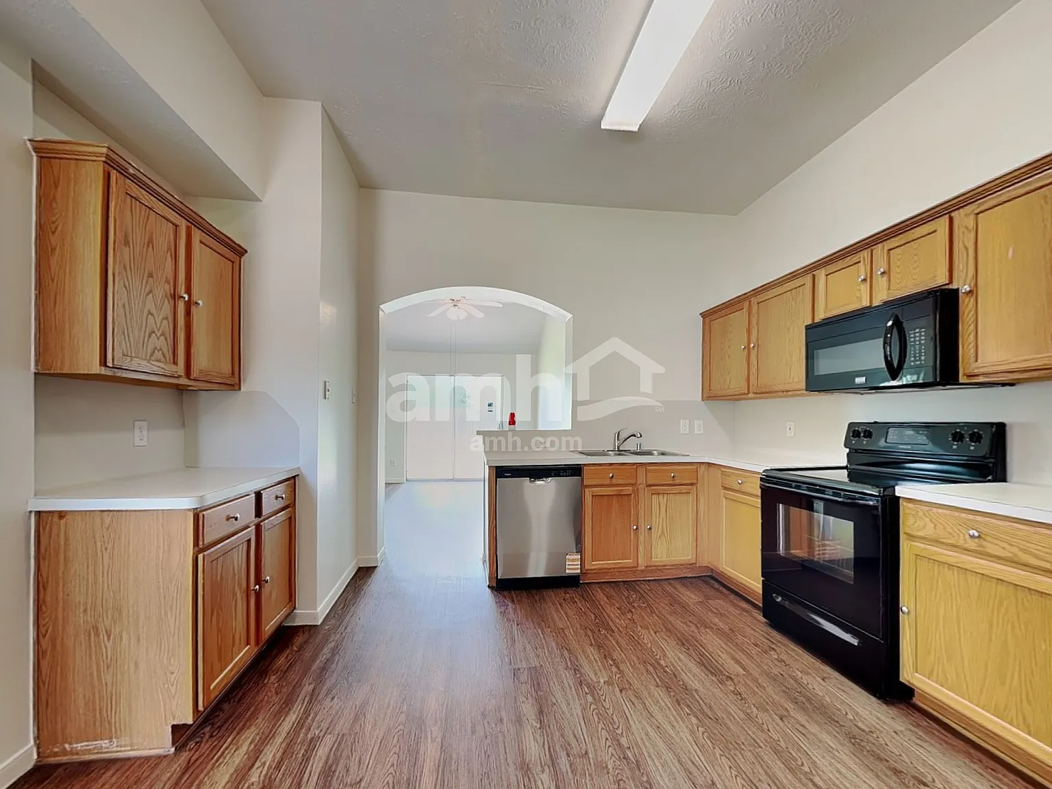 3 bed, 2.0 bath, 1596 sqft, $1,880 — Photo 3