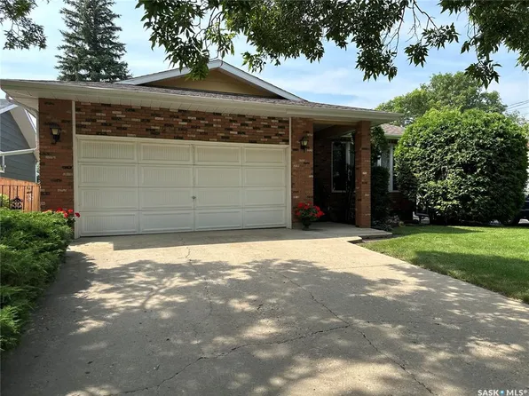 213 5th STREET, Weyburn, SK S4H 0Z4