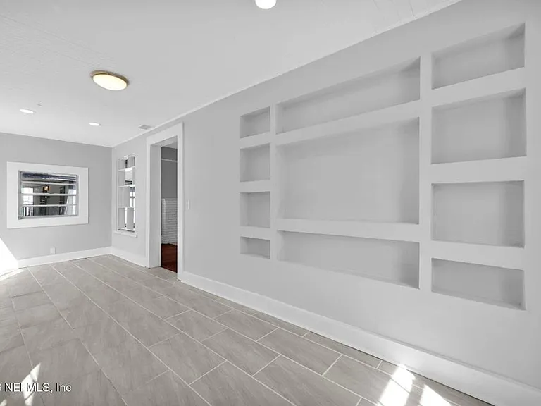 2517 Orion St — Photo 3