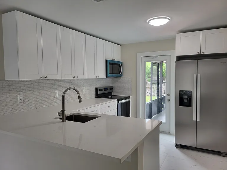 3231 NE 14th Ave — Photo 6