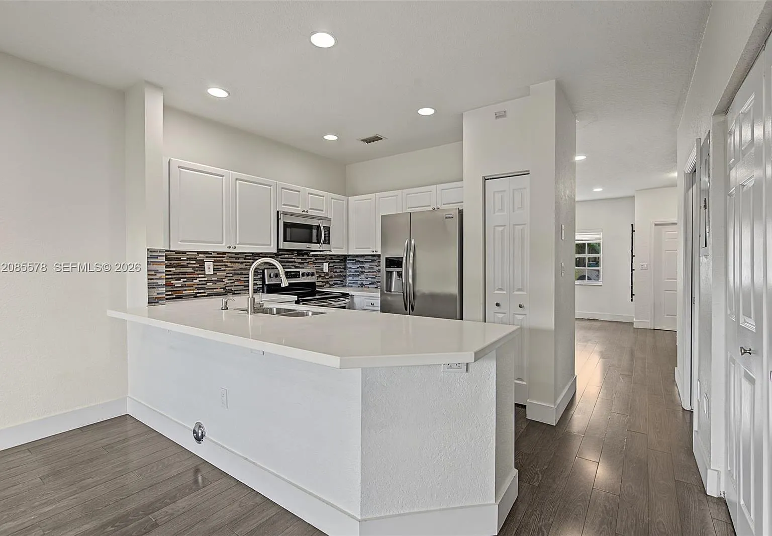 Las Brisas At Doral Condo — Photo 1