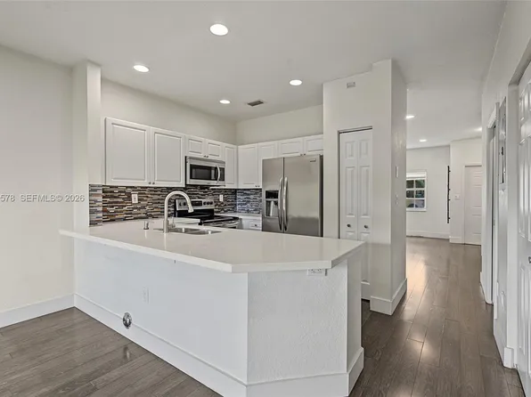 5779 NW 116th Ave APT 104, Doral, FL 33178
