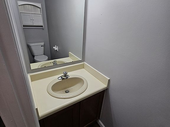 2nd image of 2404 Kewanna Ln