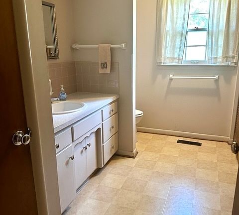4th image of 5265 E 75th St