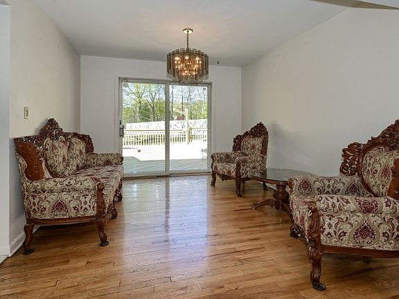 5th image of 227 Emily Dr