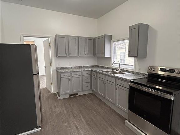 3rd image of 703 W Lovell St #E