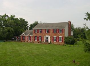4 Deer Run, Glen Gardner, NJ 08826
