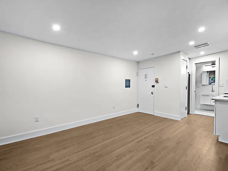 98 Christopher St #3 — Photo 3