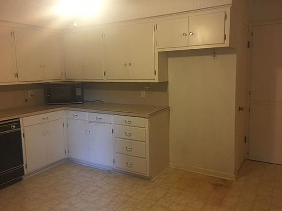 3rd image of 1806 S Davis Dr