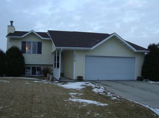 3210 Village Green Dr S, Moorhead, MN 56560