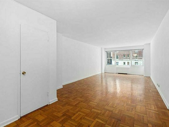 3rd image of 77 W 55th St APT 5F