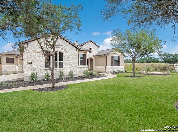 2nd image of 906 Woodland Oaks