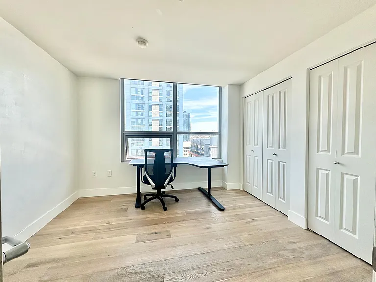 253 10th Ave #1302 — Photo 20