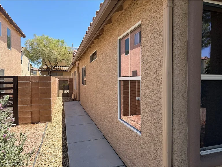 11018 Alora St — Photo 2