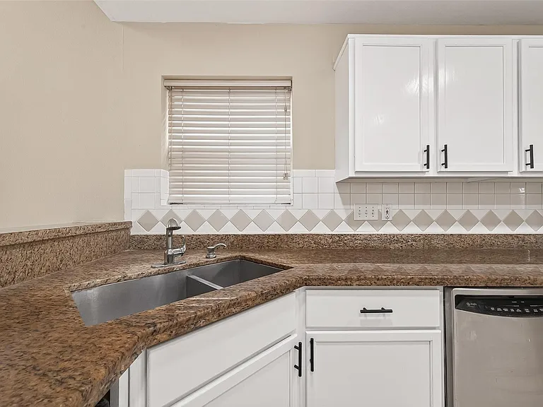 23035 Canal Rd — Photo 20