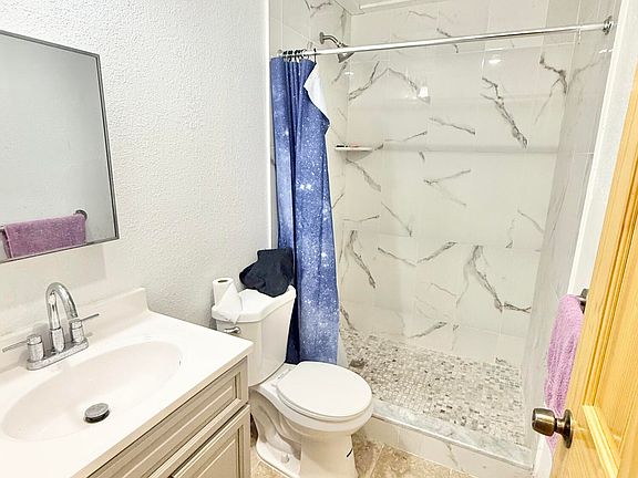 5th image of 821 Strong Street