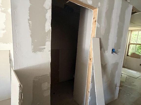 5th image of 4047 Poplar St