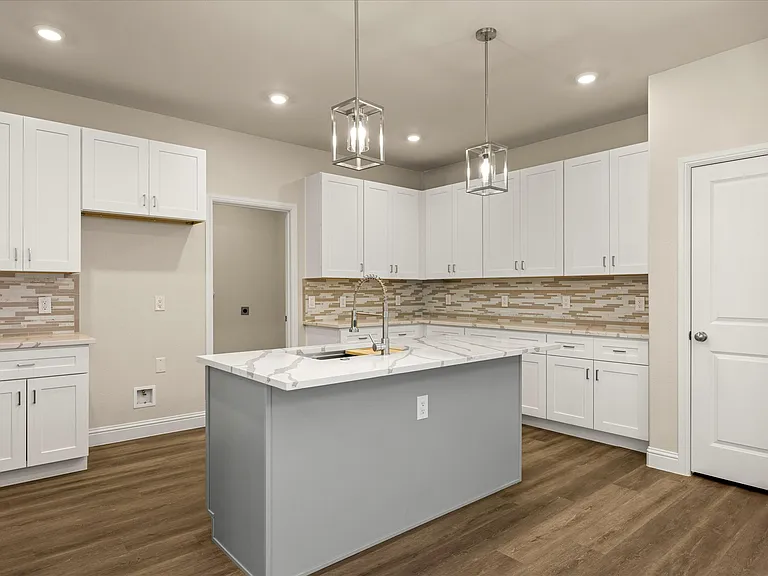 2414 Forest Hill Ln — Photo 4