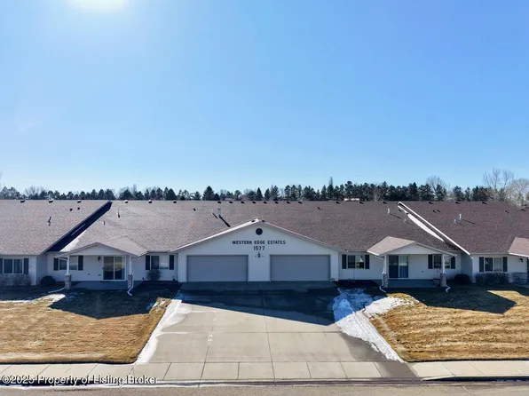 1577 14th St W APT 105, Dickinson, ND 58601