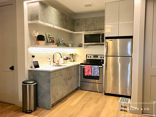 Rented by Grand & Co. | media 5