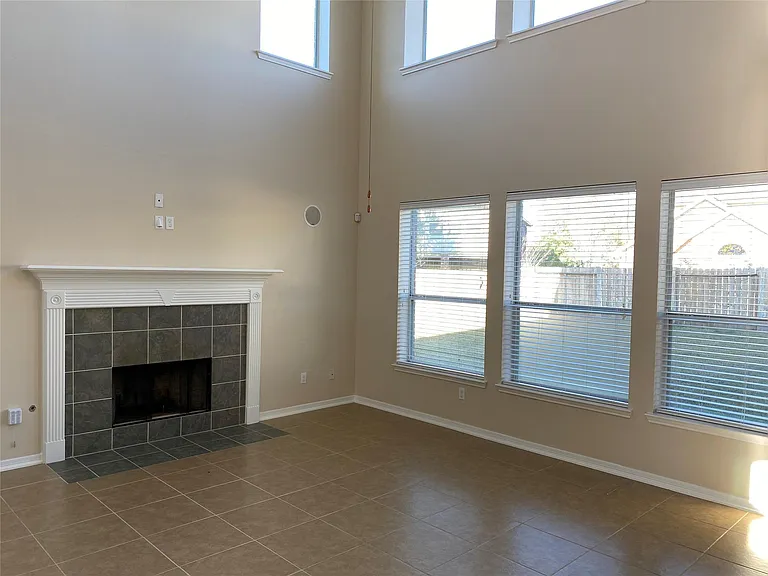 10930 Reston Point Dr — Photo 8