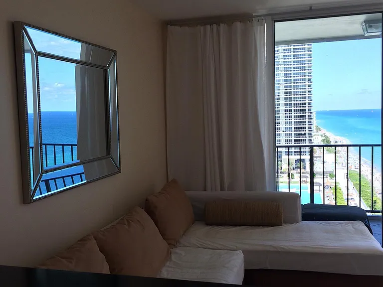 1890 S Ocean Dr #XX01 — Photo 2