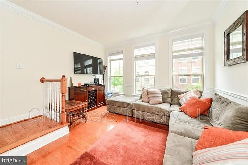 3 bed, 2.5 bath, 1422 sqft, $4,600 — Photo 4