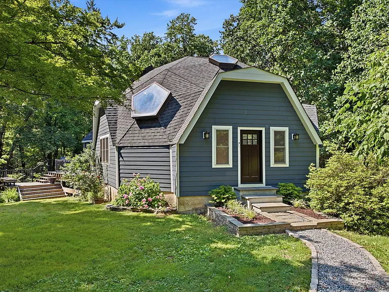 26 Pebble Dr — Photo 3