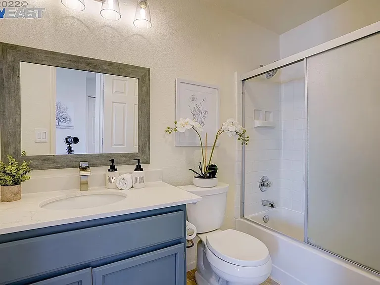 203 Swan Ct #203 — Photo 7