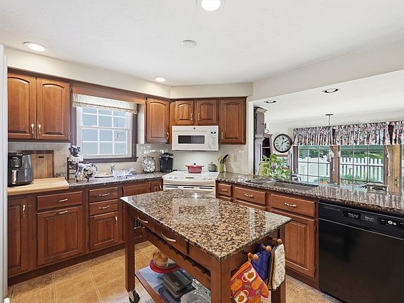 4th image of 22 Kingsbury Rd