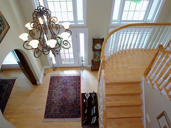3rd image of 84 Quail Hollow Ct