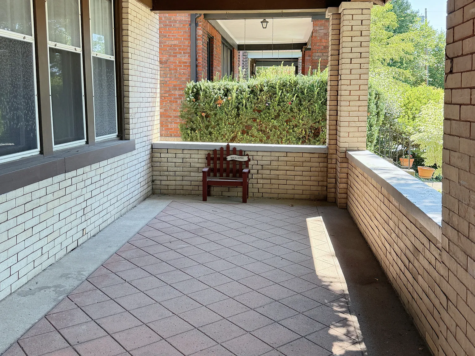 5 bed, 2025 sqft, $3,100 — Photo 2