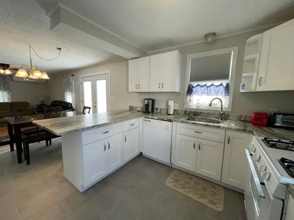 4 Q St #D, Hampton, NH 03842
