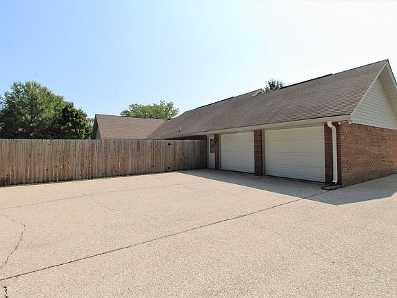 4th image of 91 Greenwood Dr